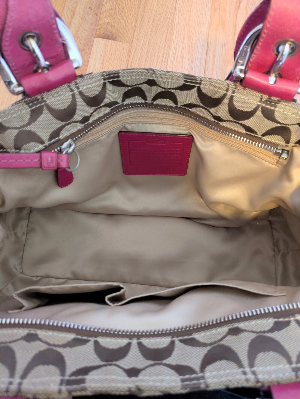 Coach Signature Print Shoulder Bag. - Picture 5 of 13